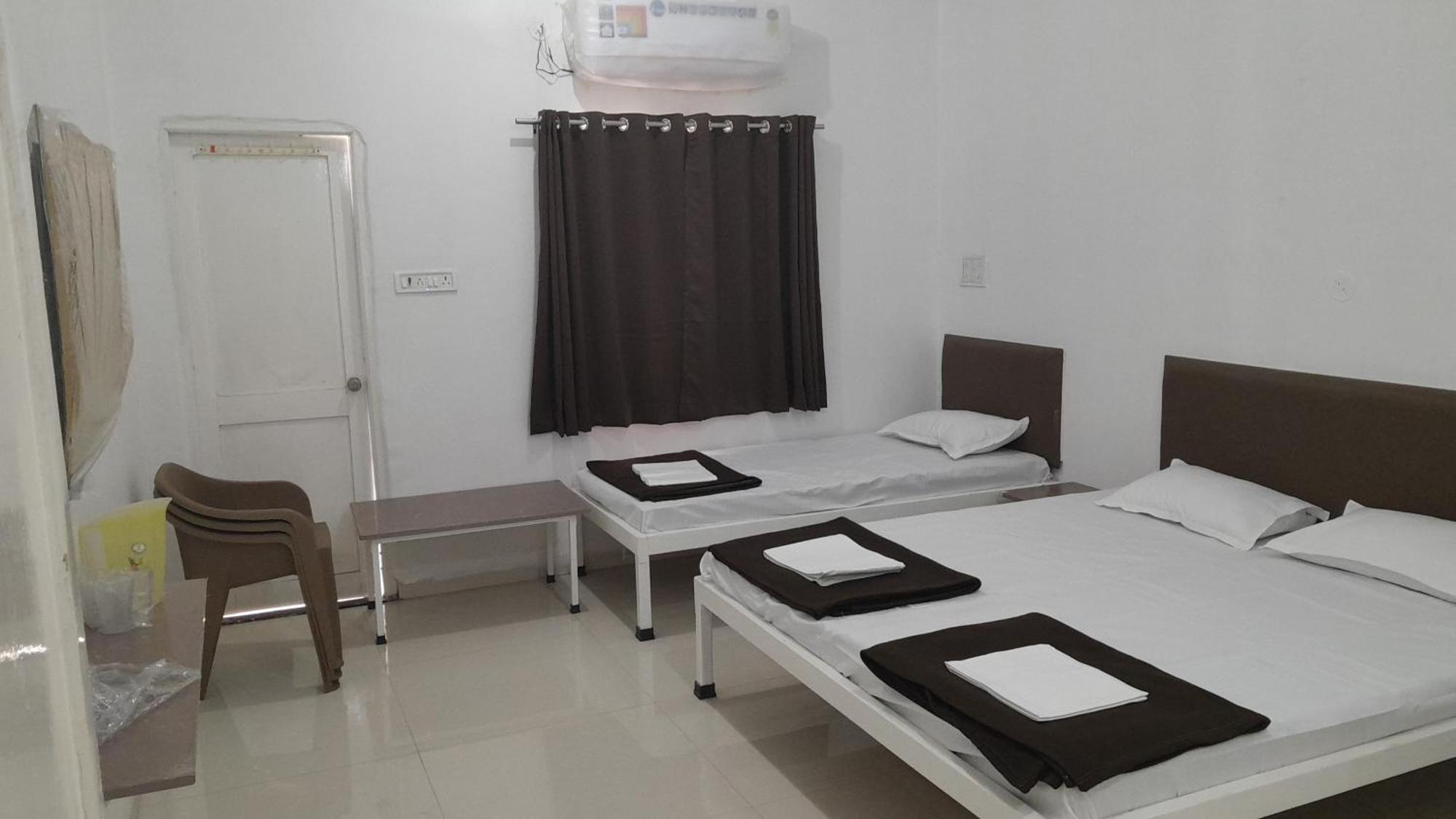 Hotel Gulati Suites Washim Екстер'єр фото